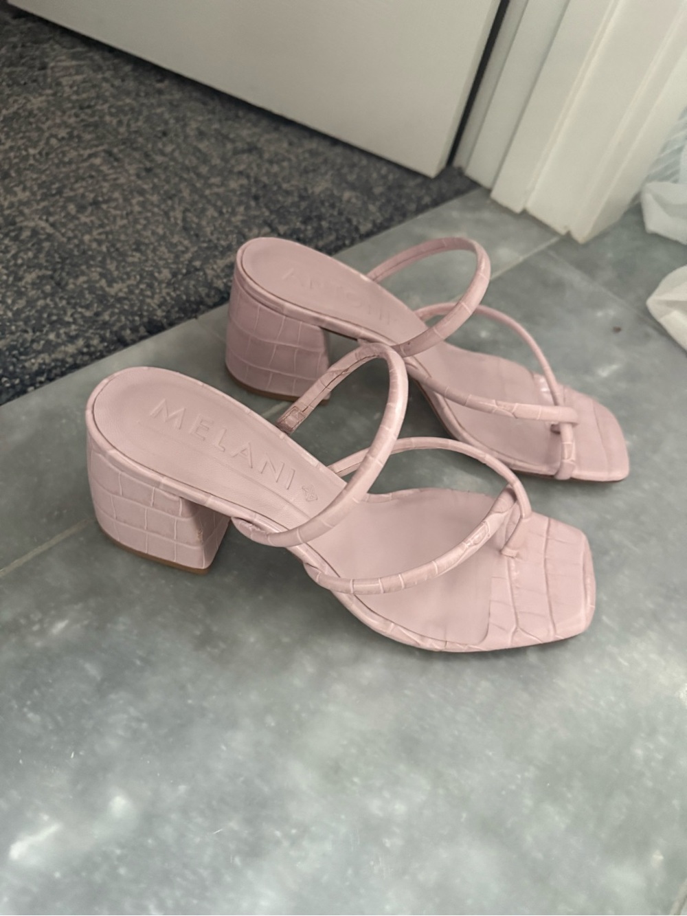 ANTONIO MELANI Blush Croc-Effect Strappy Block Heel Sandals - Picture 2 of 5